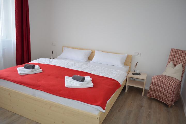 Room 4 of 25