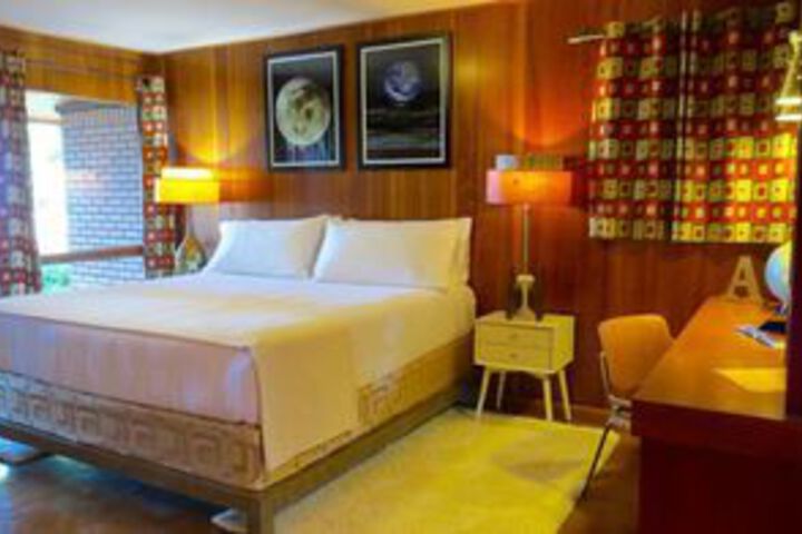 Room 25 of 42