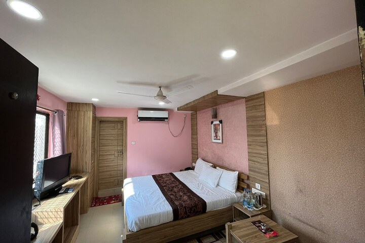 Room 25 of 46