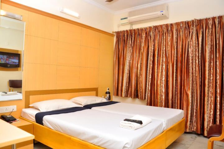 Room 10 of 33