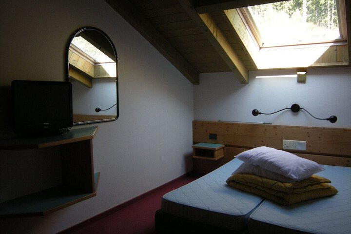 Room 2 of 15