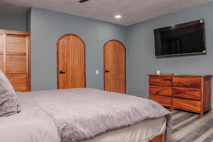 Room 9 of 49