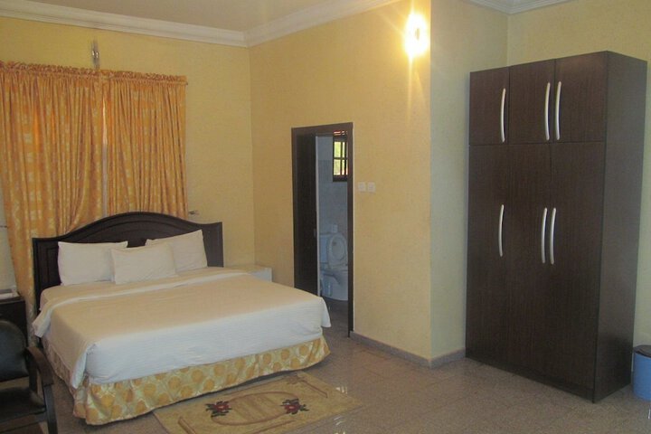 Pauliham Hotel and Suites