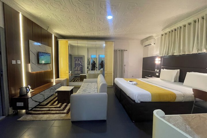 Room 15 of 41