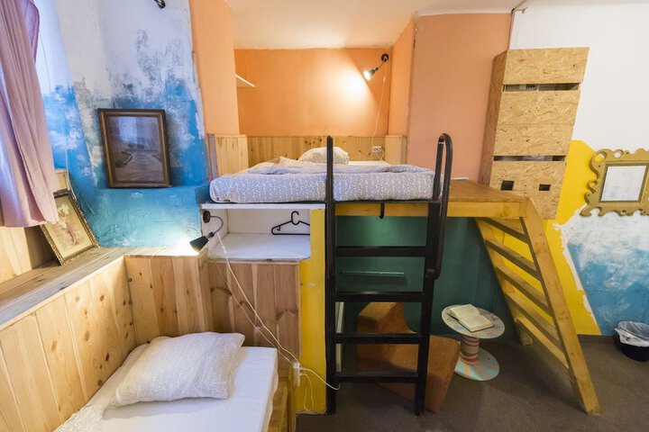Room 27 of 78