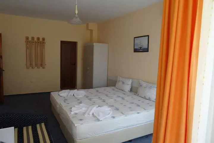Room 3 of 9