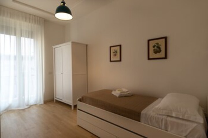 Room 12 of 17