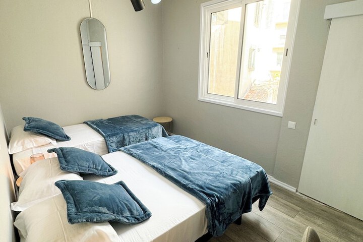 Room 7 of 35