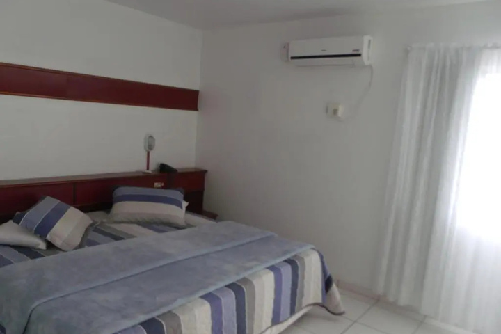 Room 5 of 16