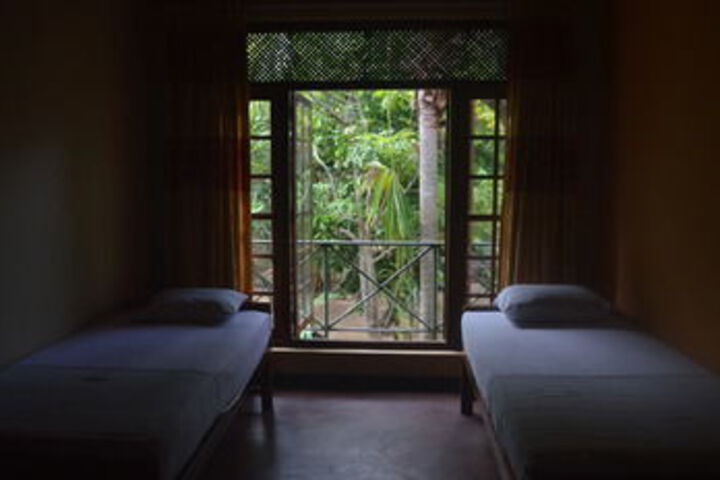 Room 5 of 8