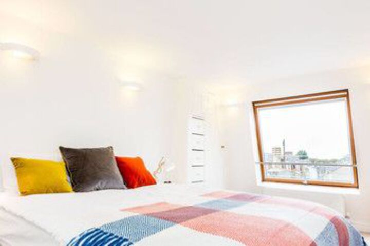 Room 8 of 18