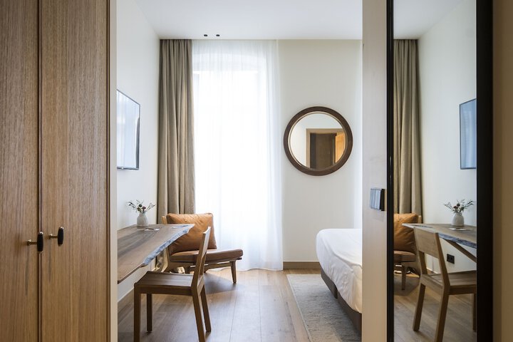 Room 29 of 90