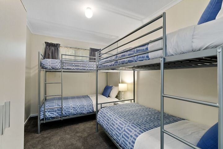 Room 27 of 85