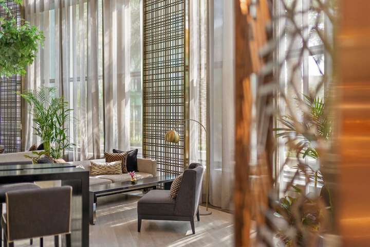 Lounge 205 of 268