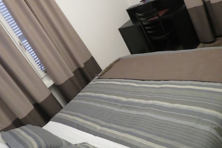 Room 4 of 43