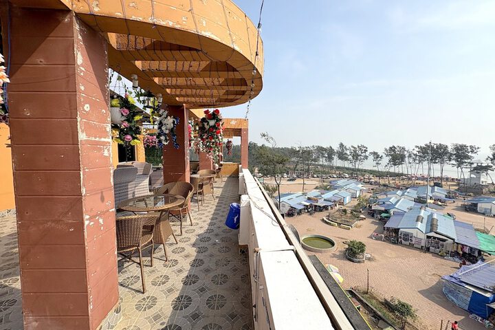 Beach Side Hotels Big boss