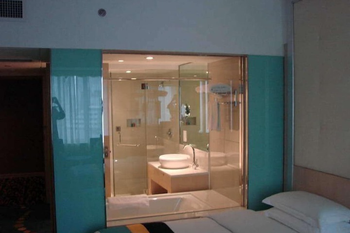 Room 12 of 23