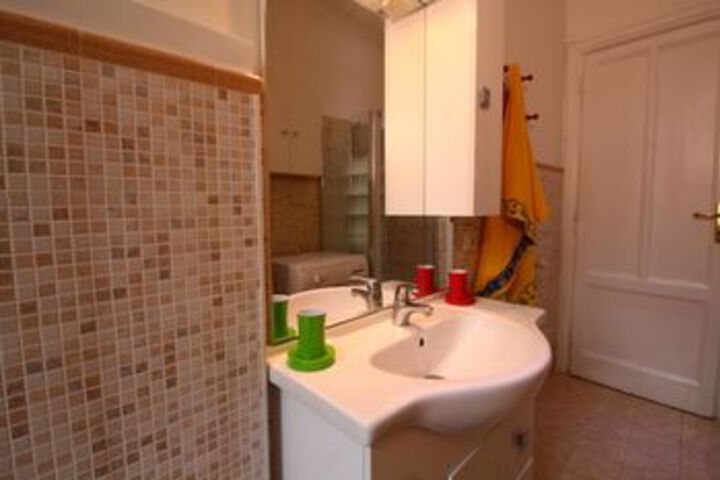 Room 5 of 27