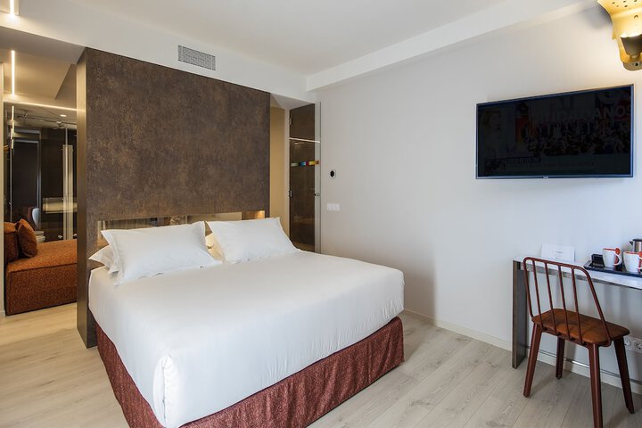Room 11 of 42