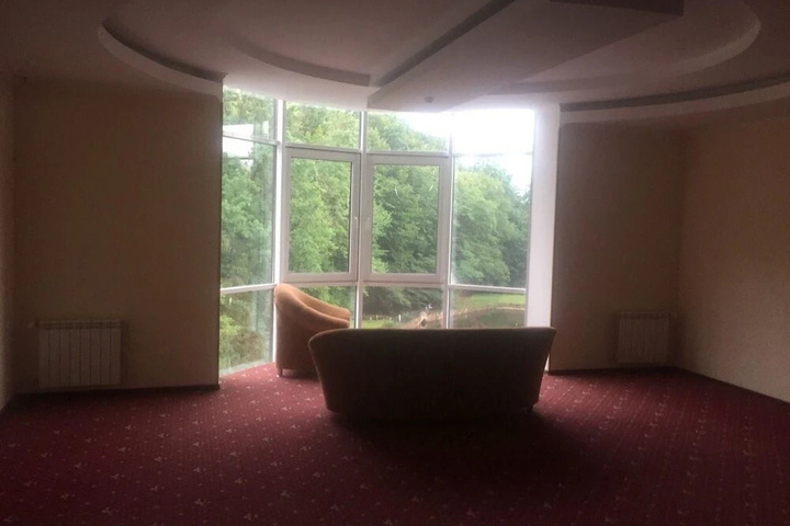 Room 4 of 15