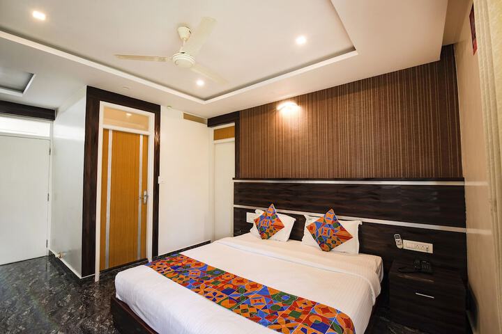 Room 10 of 29