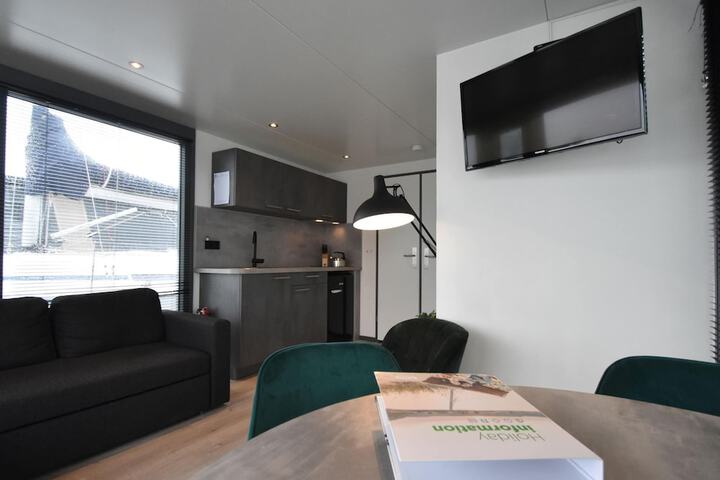 Room 9 of 29