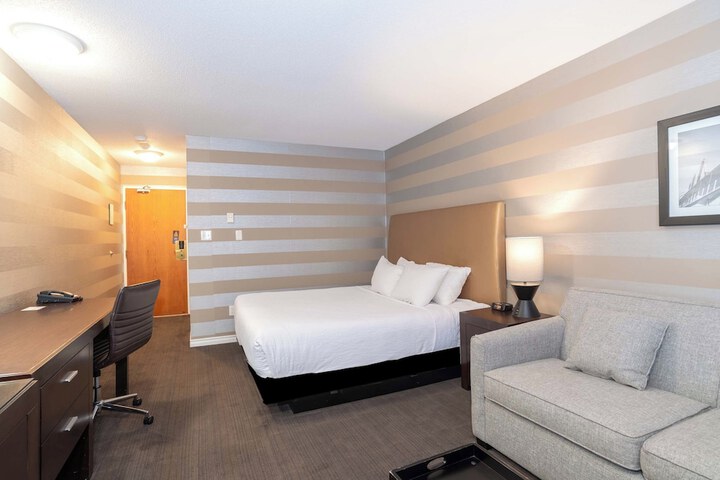 Room 15 of 34