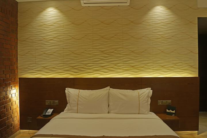 Room 16 of 19