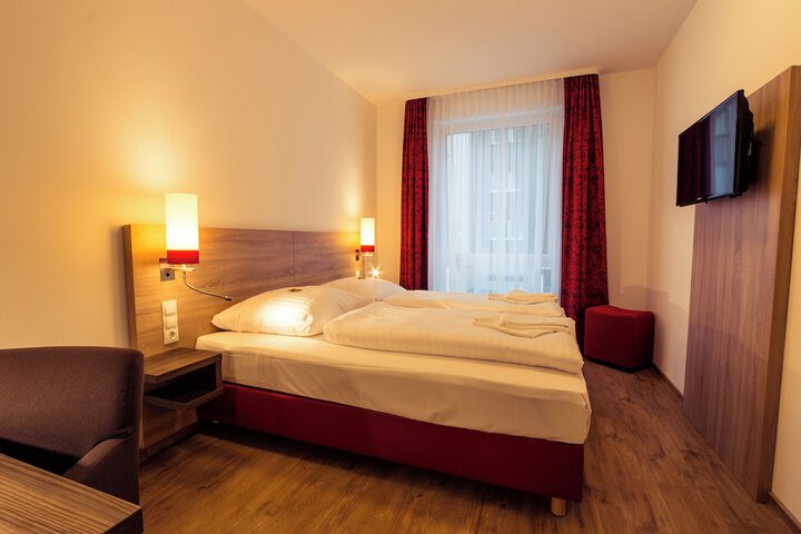 Room 6 of 17