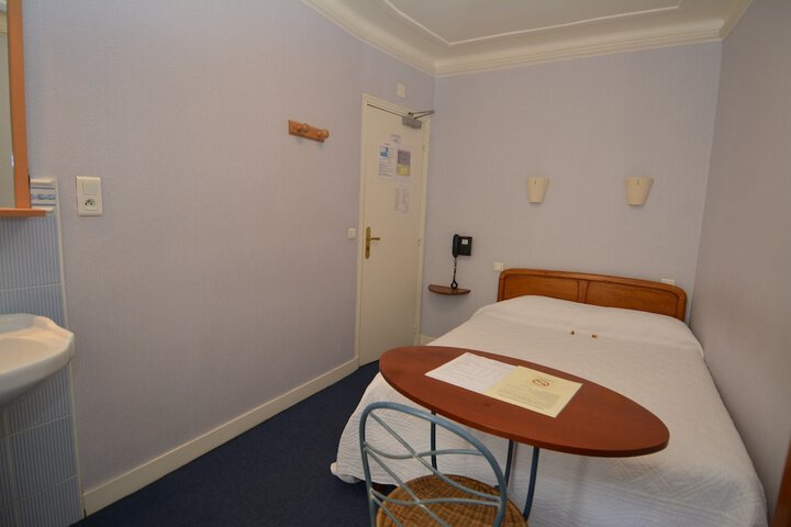 Room 16 of 35
