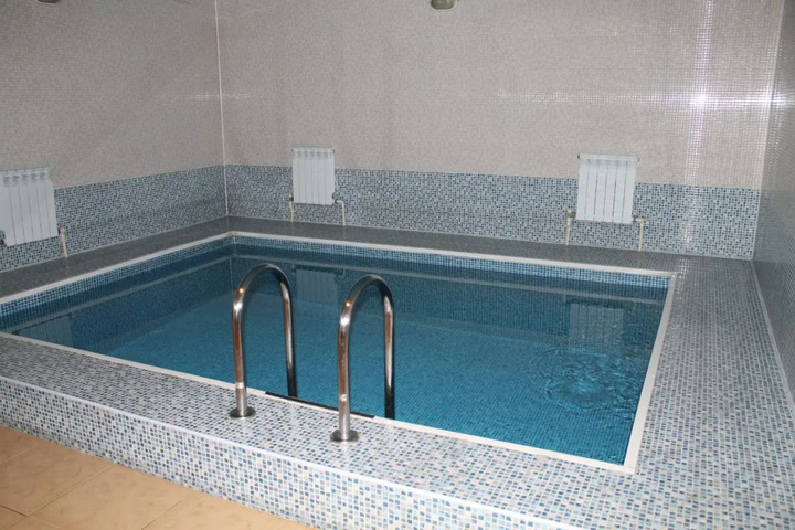 Pool 10 of 13