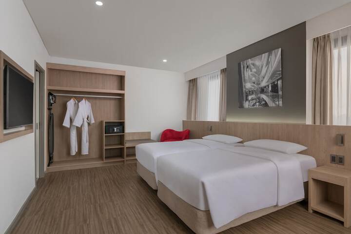 Room 5 of 76