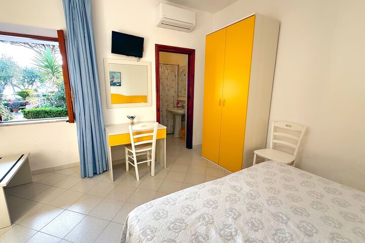 Room 10 of 65