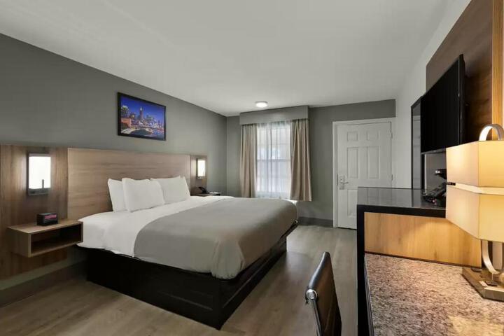 1 King Bed (11 of 20)