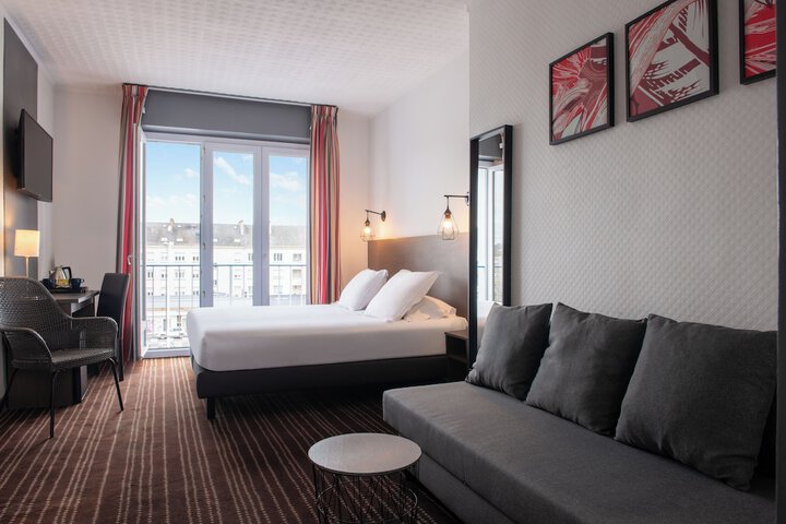 Room 22 of 48