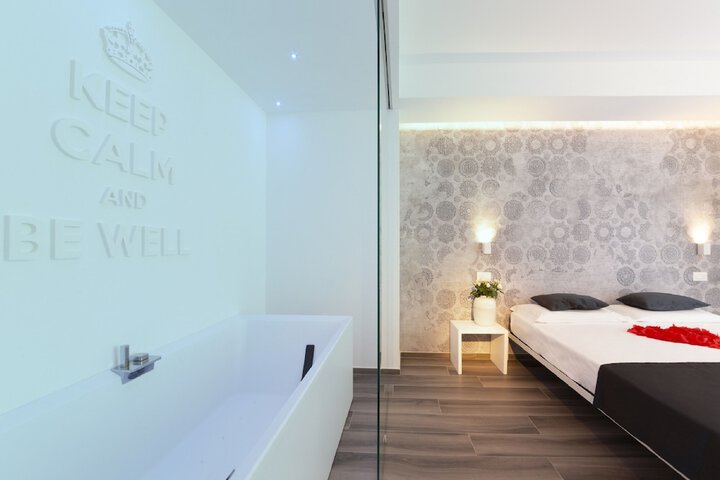 Room 10 of 50