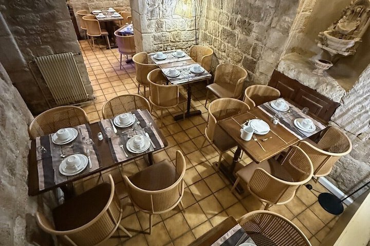 Dining 37 of 48