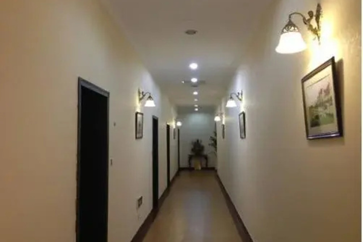 Room 10 of 13