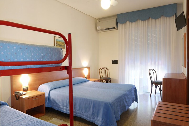 Room 5 of 25