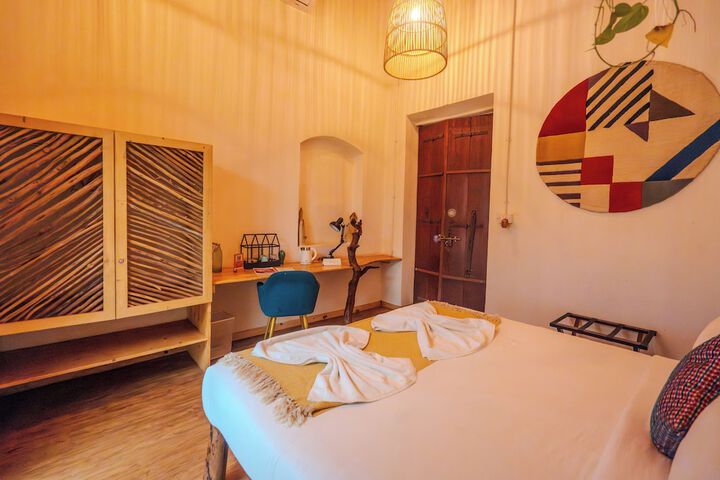 Room 27 of 61