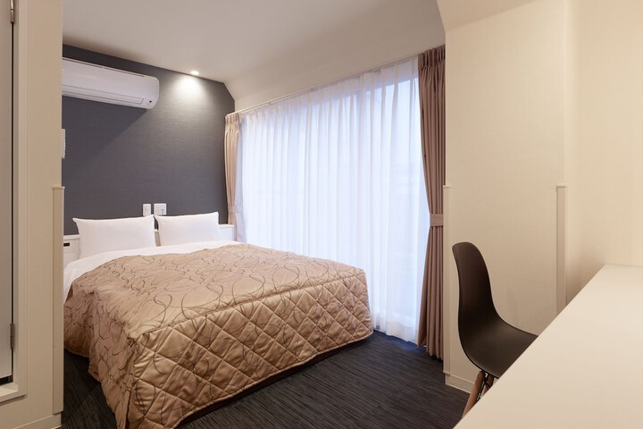 Room 8 of 27