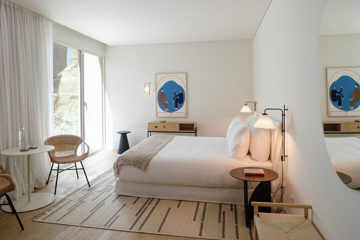 Room 9 of 37