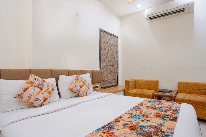 Room 15 of 32