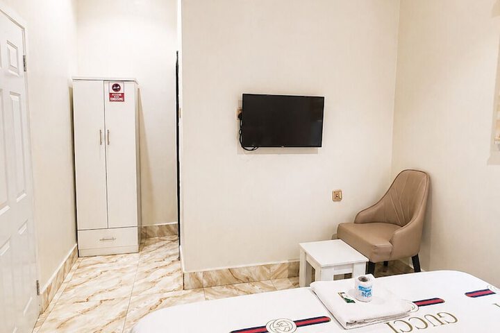 Room 12 of 21