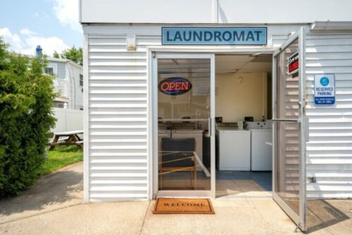 Laundry 33 of 41