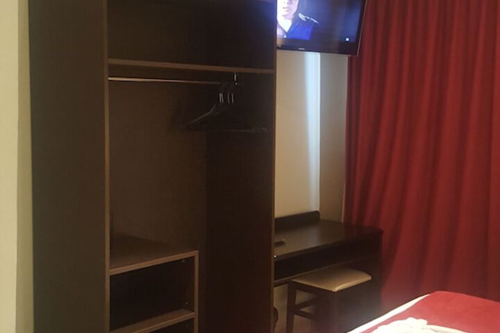 Room 5 of 33