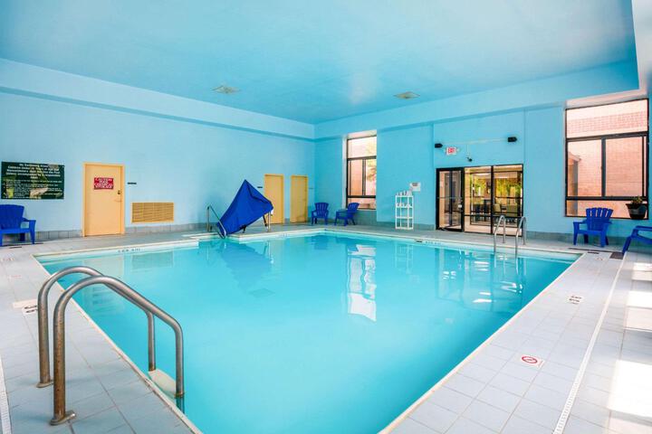Hotel Pool