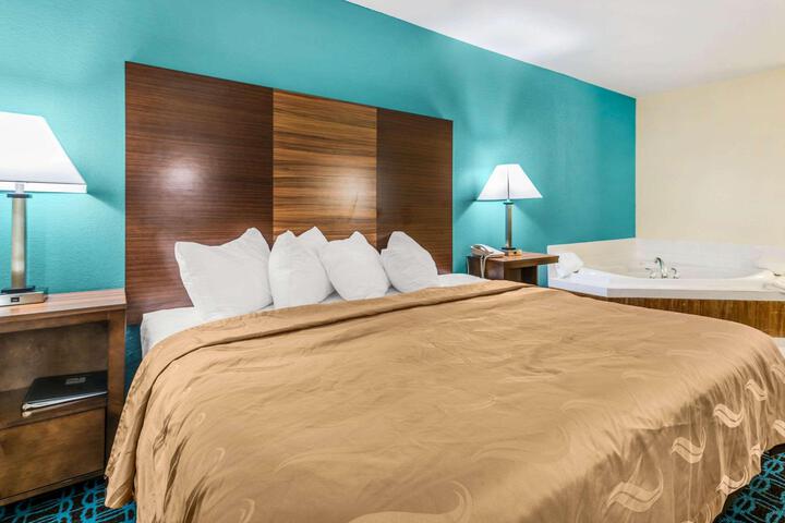 1 King Bed (4 of 16)