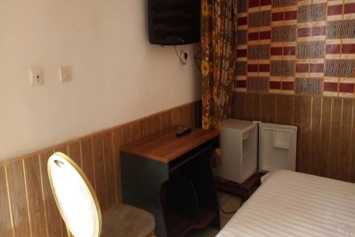 Room 8 of 23