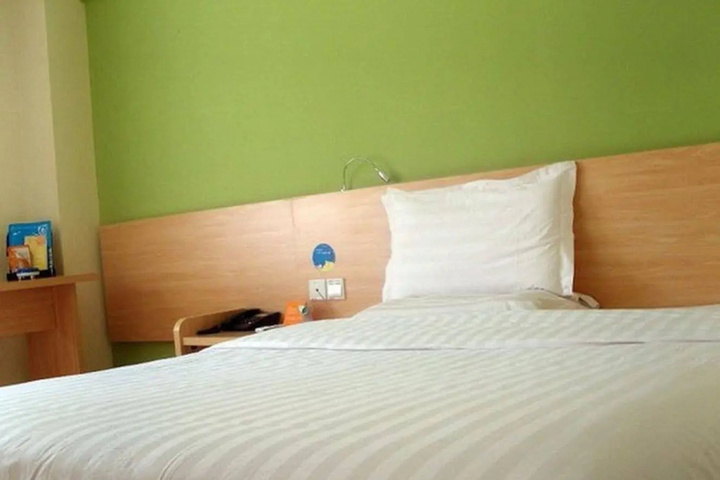 Room 4 of 4